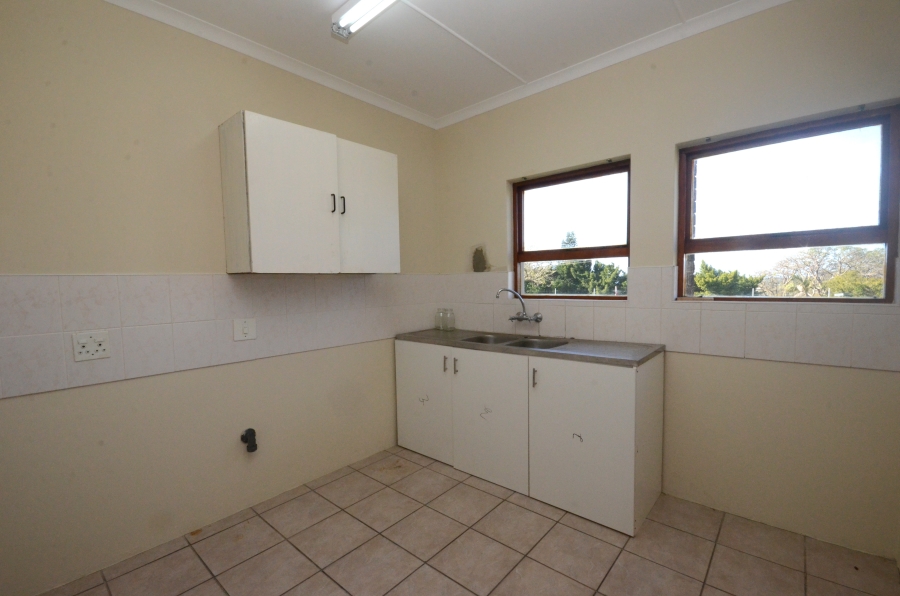 To Let Commercial Property for Rent in Beacon Bay Eastern Cape